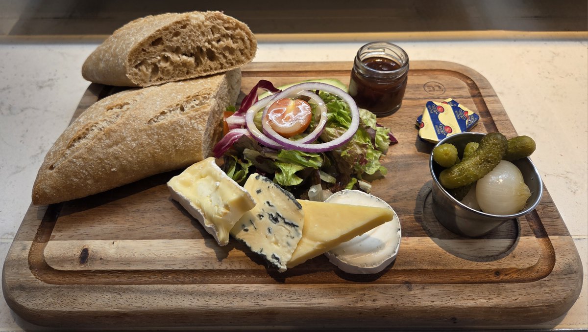 VictoryServices's tweet image. 🍽️ Sneak peek! Our #VSC chefs &amp;amp; F&amp;amp;B team sampled the new menu today ahead of tomorrow’s launch 👨‍🍳
Featuring new dishes from The Grill &amp;amp; the Lounge Bar  Menus🧀🥩📍 In Central London? Pop into the Club &amp;amp; be among the first to try it!📲 Menus live on the VSC website. #MenuLaunch