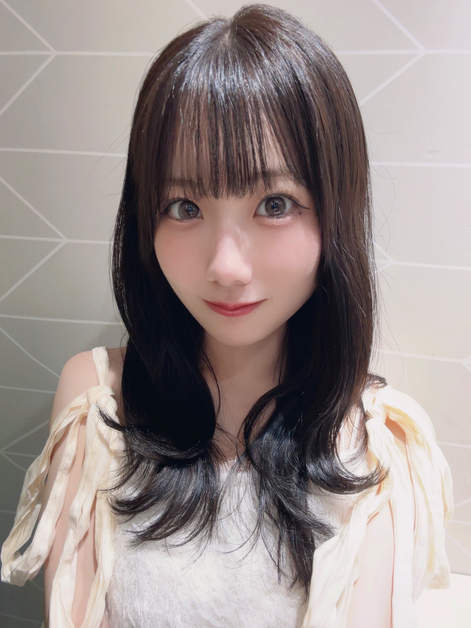 ♡ あさ ♡ Peace to the world 🕊️🕊️🕊️ 寝室からリビングに向かう景色