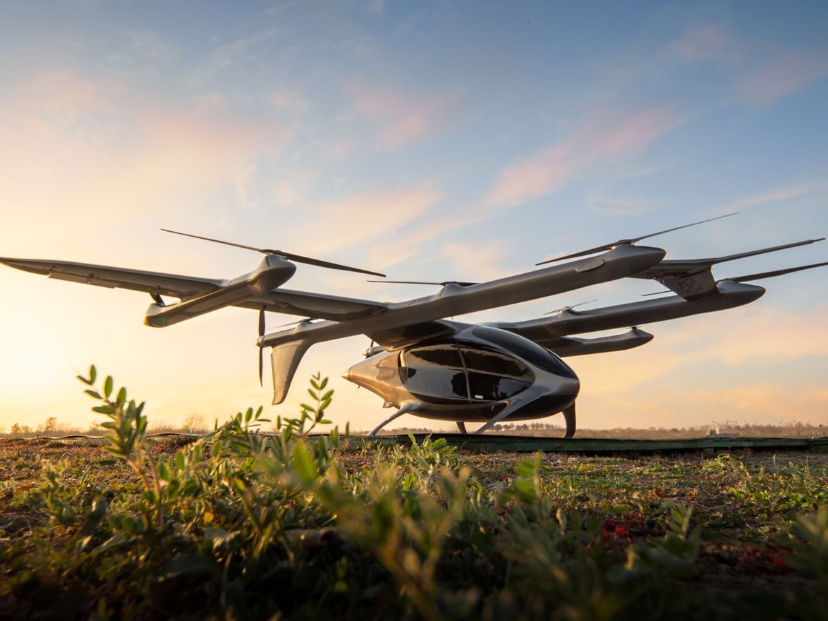.@AutoFlightO’s uncrewed CarryAll becomes the first electric aircraft over one tonne to gain full airworthiness approval, opening the door to certified low-altitude cargo operations in China.

#AAM #ZagAir

Read more: zagdaily.com/zag-air/china-…