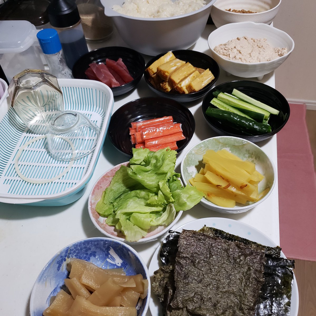 最近のお品書き

昨日🌃:冷製パスタ、コーンポタージュ、ふかし芋
今日昼:サンドイッチ🍞+🥬=🥪
🌃:手巻き寿司🍣

DQ7経過報告
メルビンが人間最終職、アイラが基本職終わり٩(&gt;ω&lt;*)و
ソロソロ先進めたいが前回どんな内容だったか忘れた(￣▽￣;)