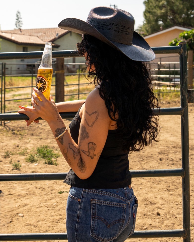 El rancho y una fría – can’t beat this moment.