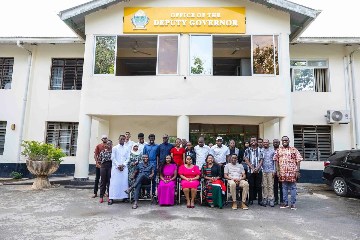 On Day 4 of our Coast Tour, organized by Jumuiya ya Wanafunzi wa Pwani (JUWAPWA), we joined the Kilifi County Comrades Association (KCCA) for a Mega Mentorship at Malindi High School, Kilifi County, alongside high school students, parents, and KCCA members.