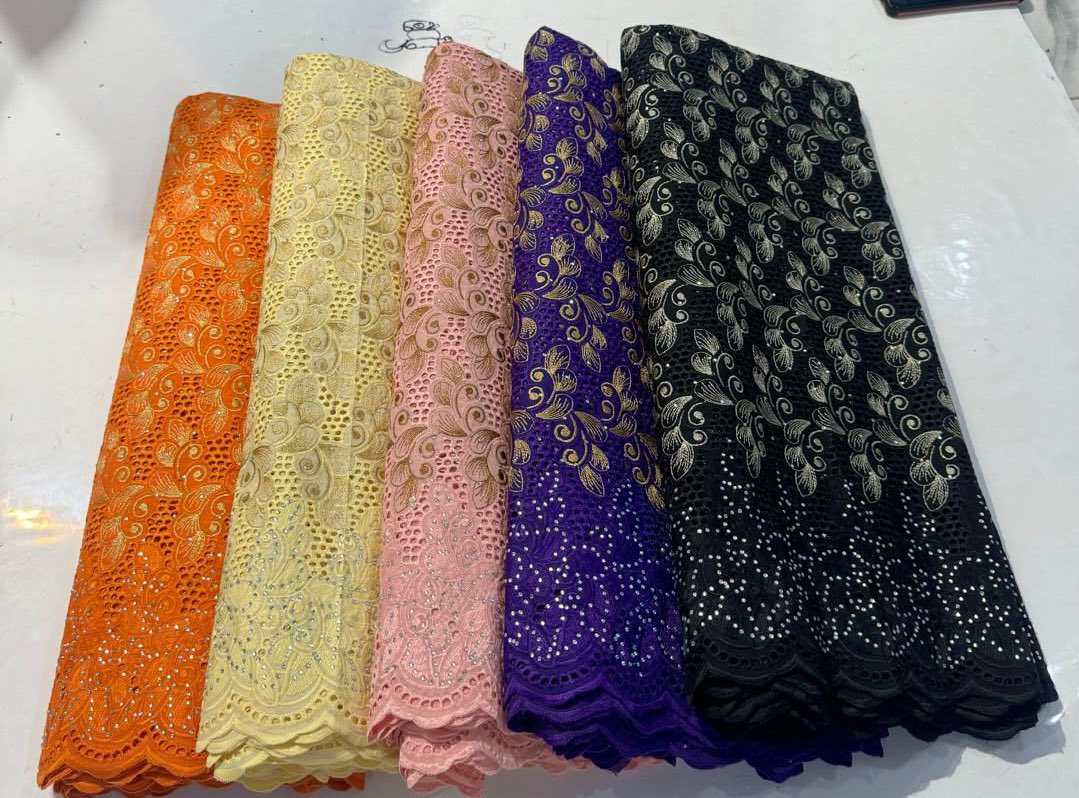 Sweet Mum Worthy❤️

 Quality  Swiss Lace Fabric ✨

Price:60,000/5 yards
Location Lagos
Nationwide delivery

If this comes to your TL,Edakun retweet🙏🏼.