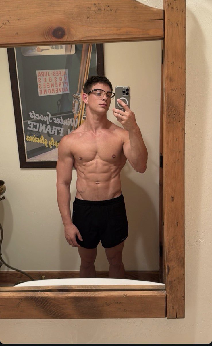 ryanbrian521's tweet image. Add me up am single