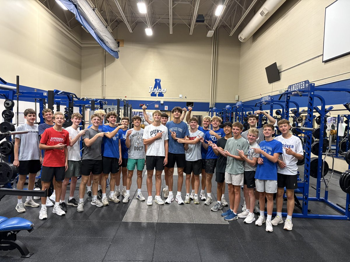 Summer Grind Week Eight ☑️💪📈

Lifters of the Week:
🏋️‍♂️ Walker McClellan (Sr)
🏋️ Drew Hutchinson (Jr)

Walker and Drew have been great for us this summer. Expectations are through the roof for these two!

#AndoverHoops ⚪️🔵