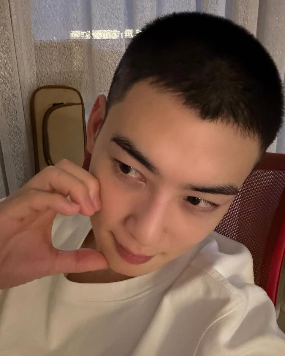 Korepopdergisi (@korepopdergisi) on Twitter photo Cha Eun Woo, askerlik görevine başlamak için saçlarını kazıttı.
Saçlar gitse de hala yakışıklı!
Sence yeni saç stili yakışmış mı?
#kpop #chaeunwoo #astro
Görseller: <a href="/eunwoo_cath/">eunwo.o_cath</a> Cha Eun Woo, askerlik görevine başlamak için saçlarını kazıttı.
Saçlar gitse de hala yakışıklı!
Sence yeni saç stili yakışmış mı?
#kpop #chaeunwoo #astro
Görseller: <a href="/eunwoo_cath/">eunwo.o_cath</a>