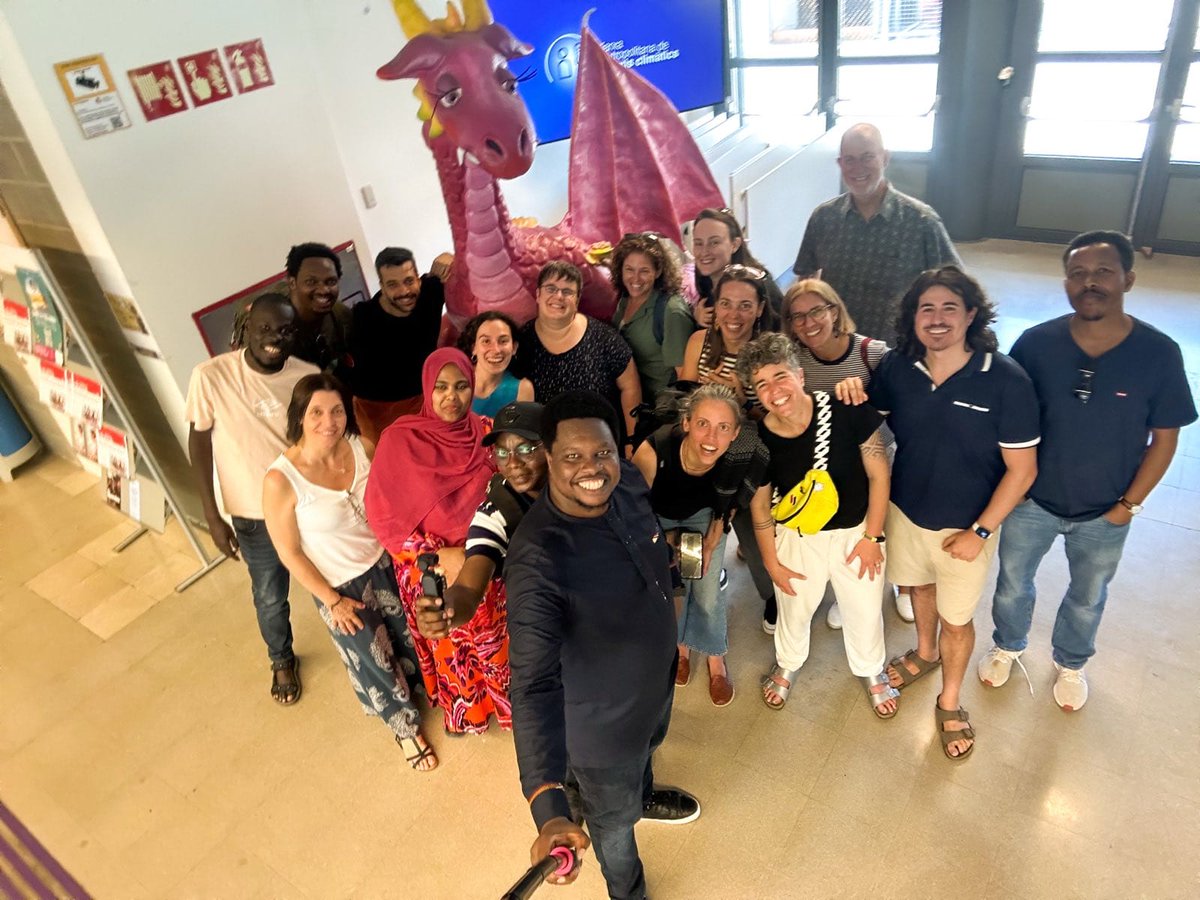 ICIPeace's tweet image. Great meeting with @howtobuildpeace team today at @la_ciba in Santa Coloma de Gramenet (Barcelona), the venue of the #BuildPeace2025 conference!
Thanks @scgramenet for the visit💫