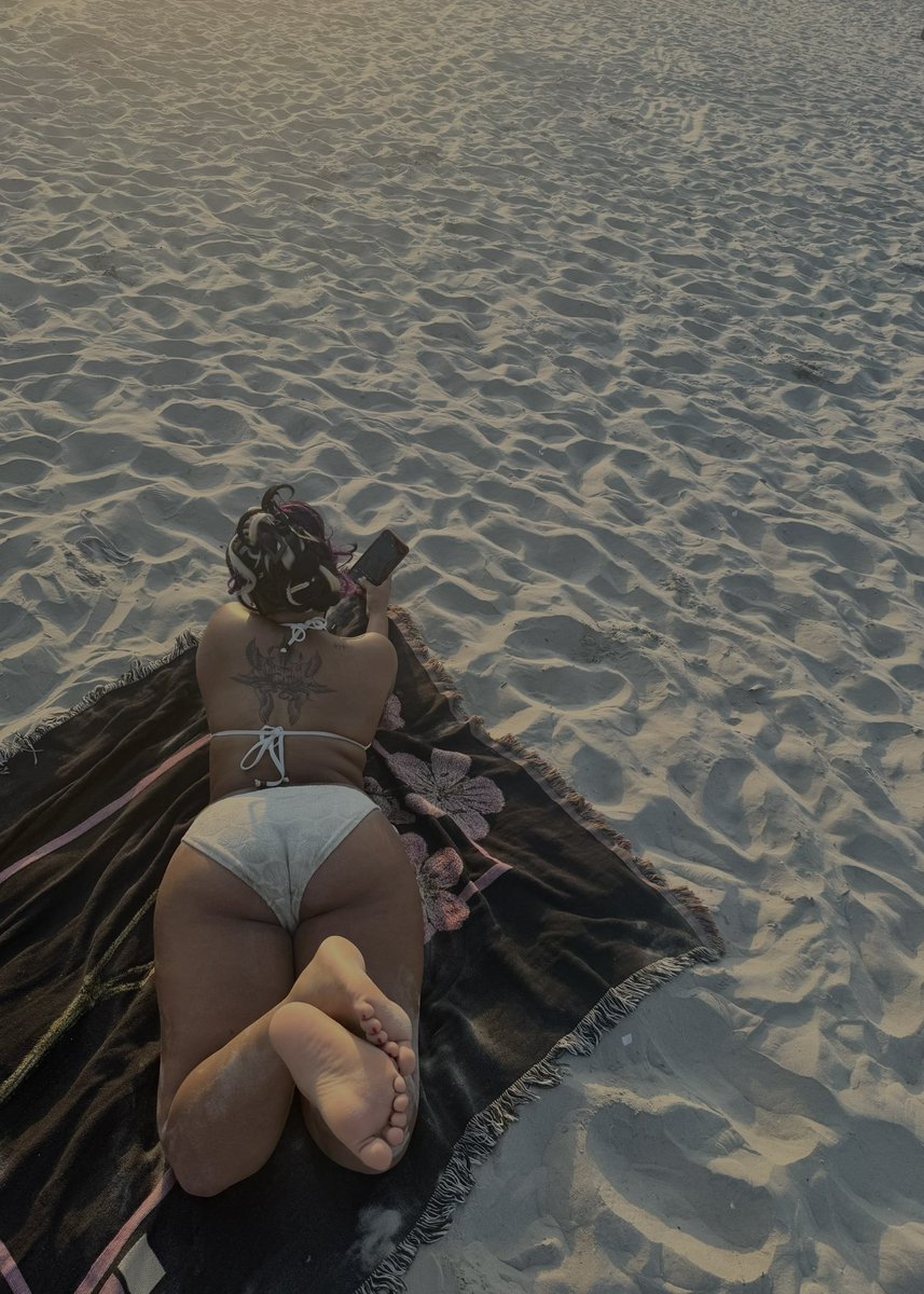 DNymph__'s tweet photo. Suns Out Buns Out☀️🐚 https://t.co/DDHv7Zb5Ye