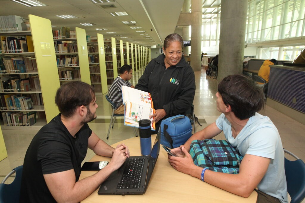 Biblioteca UCAB (@bibliotecaucab) on Twitter photo Las visitas guiadas a la #BibliotecaUCAB ofrecen un panorama de sus recursos informativos, los espacios de investigación especializados y las colecciones únicas que dispone para todos los investigadores.
Escríbenos para vivir la experiencia 📩bibliotecacentral@ucab.edu.ve Las visitas guiadas a la #BibliotecaUCAB ofrecen un panorama de sus recursos informativos, los espacios de investigación especializados y las colecciones únicas que dispone para todos los investigadores.
Escríbenos para vivir la experiencia 📩bibliotecacentral@ucab.edu.ve
