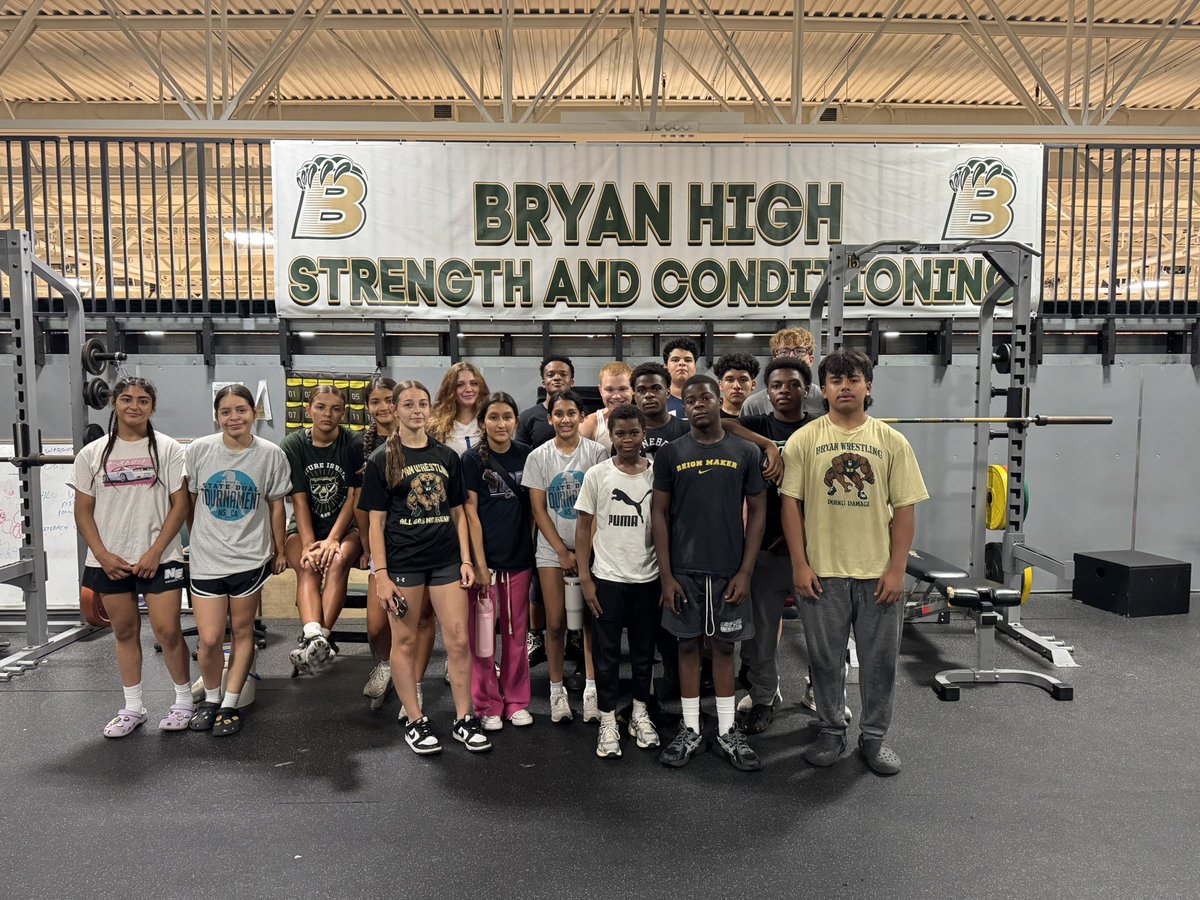 Last lift session of the summer! Big shout out to <a href="/Coach_Gegzna/">Coach G.</a> for getting us bigger, faster, stronger! #GOBEARS