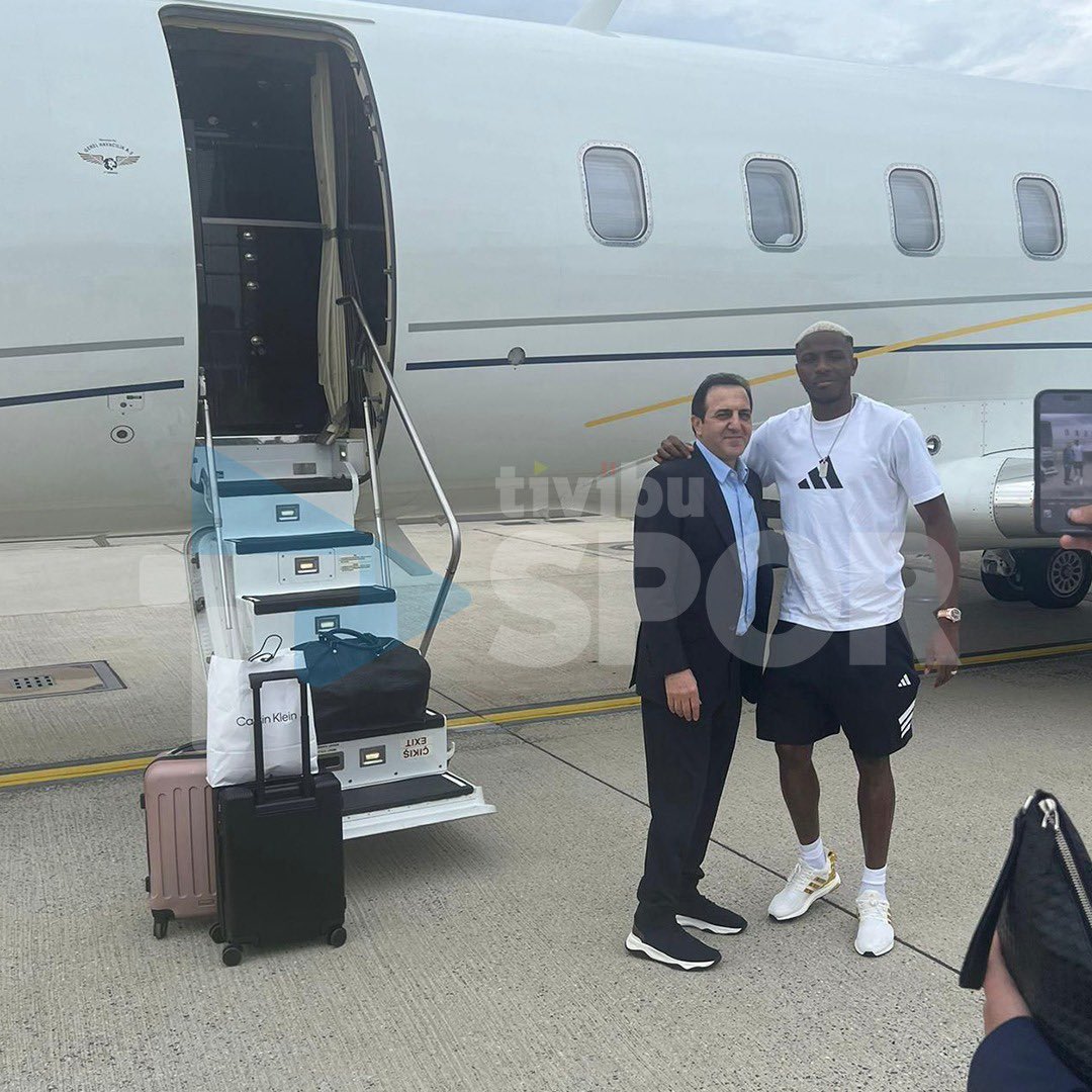 📸 ÖZEL FOTOĞRAF | Victor Osimhen ve Abdullah Kavukcu 

<a href="/tivibuspor/">Tivibu Spor</a>