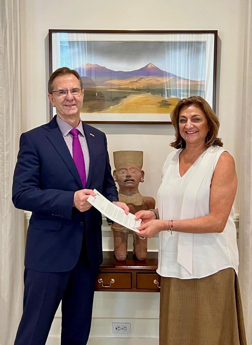 Con admiración, celebramos a la #LíderIWFMéxico <a href="/afajer/">Ana Luisa Fajer</a>  Embajadora y Jefa de Cancillería de <a href="/EmbamexEUA/">Embassy of Mexico in the U.S.</a>, quien ha sido nombrada para encabezar la Comisión de Personal del Servicio Exterior Mexicano de la <a href="/SRE_mx/">Relaciones Exteriores</a>.
Su compromiso con 🇲🇽México es ejemplo de servicio público