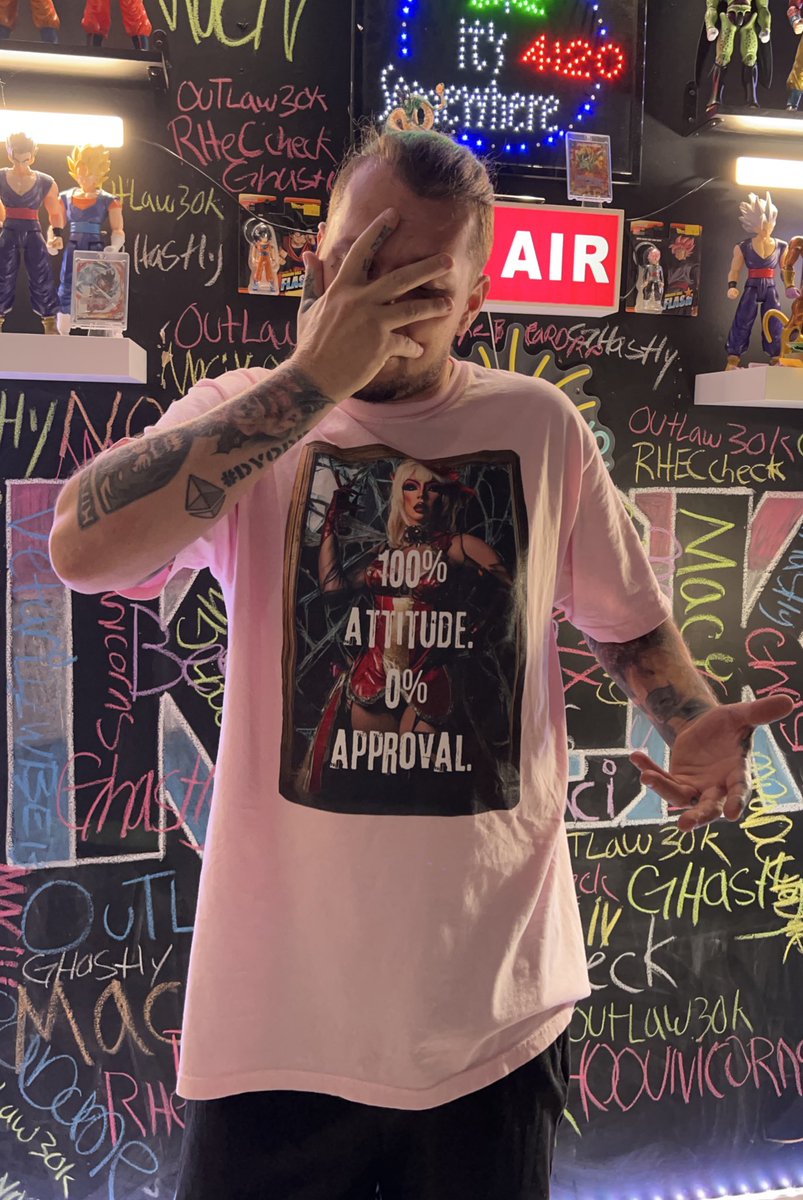 The shirt says it all! I'm Unofficial Family and proud of it. We're going live today on <a href="/KickStreaming/">Kick</a> at kick.com/travvvman. Check out our merch at streamlabs.com/travvvman1/mer….