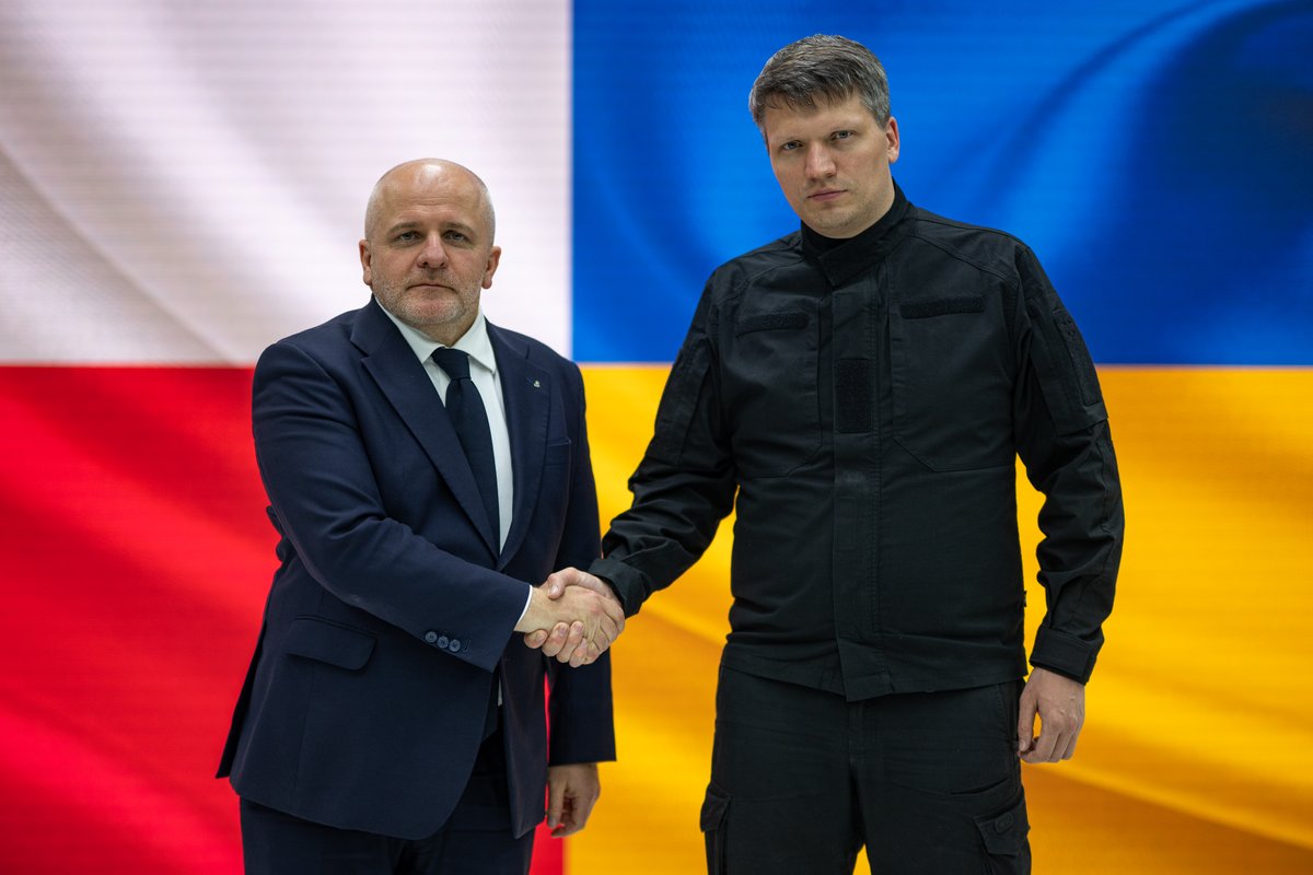 Rada do spraw Współpracy z Ukrainą (@rada_plua) on Twitter photo Kijów. Spotkanie z Serhijem Bojewem, z-cą Ministra Obrony 🇺🇦
Było o:
🇵🇱 ofercie PGZ dla Sił Zbrojnych Ukrainy
🏭 perspektywach realizacji 🇵🇱🇺🇦 projektów obronnych w 🇵🇱 SSE
🇪🇺 możliwościach skorzystania z funduszu dla sektora obronnego, SAFE
<a href="/pawelkowalpl/">Kowal</a> <a href="/PGZ_pl/">Polska Grupa Zbrojeniowa🇵🇱</a> <a href="/DefenceU/">Defense of Ukraine</a> Kijów. Spotkanie z Serhijem Bojewem, z-cą Ministra Obrony 🇺🇦
Było o:
🇵🇱 ofercie PGZ dla Sił Zbrojnych Ukrainy
🏭 perspektywach realizacji 🇵🇱🇺🇦 projektów obronnych w 🇵🇱 SSE
🇪🇺 możliwościach skorzystania z funduszu dla sektora obronnego, SAFE
<a href="/pawelkowalpl/">Kowal</a> <a href="/PGZ_pl/">Polska Grupa Zbrojeniowa🇵🇱</a> <a href="/DefenceU/">Defense of Ukraine</a>