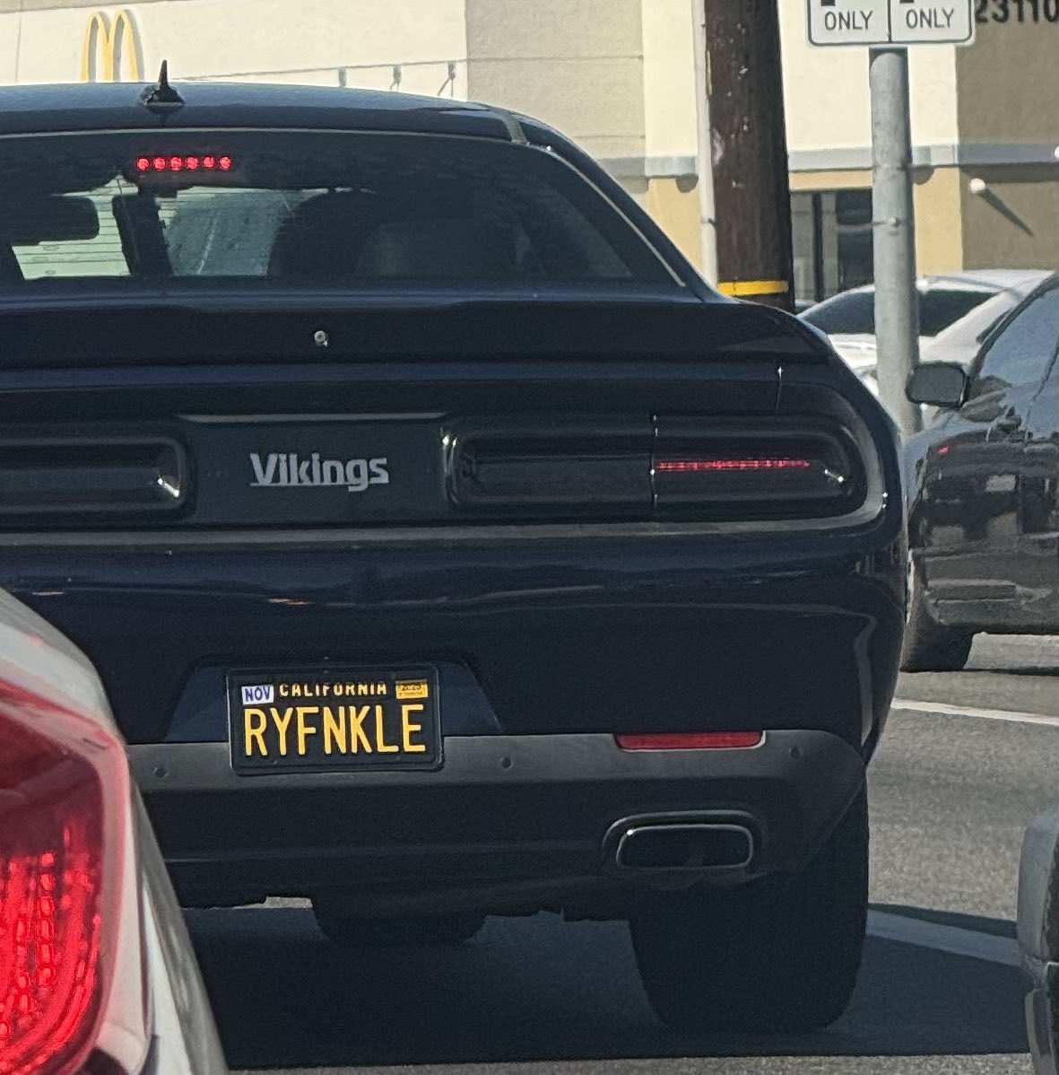 RyanLMorris's tweet image. What a great license plate 🏈. #lacesout