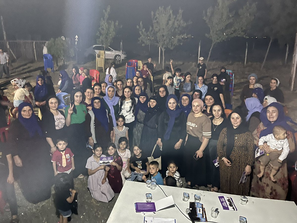 Barış ve Demokratik Toplum Çağrısı kapsamında Viranşehir Kadıköy köyünde kadın bulmasında bir araya geldik.

Li Wêranşarê li gundê Kadikoyê em bi hevalên xwe yên jin re hatin  cem hev.
