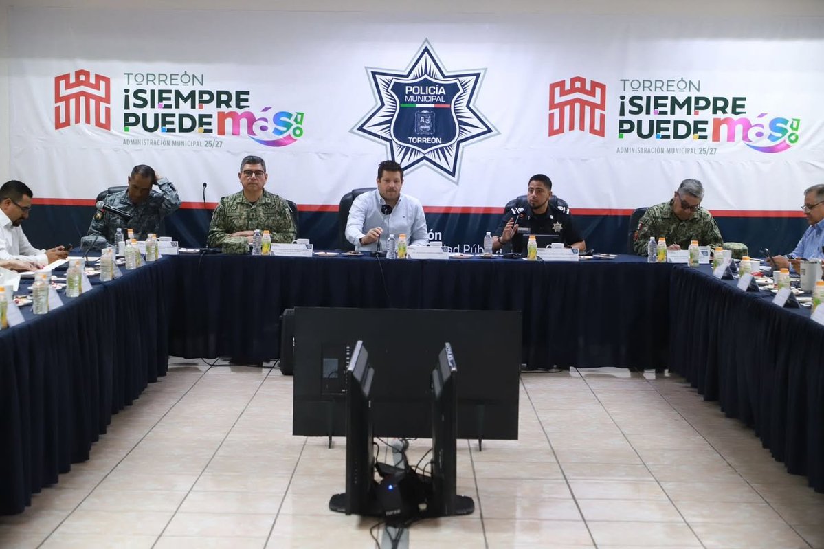 Esta mañana se realizó la 28ª Reunión de Seguridad, encabezada por el Secretario del Ayuntamiento, José Elías Ganem Guerrero. Se dio seguimiento a acciones de prevención del delito y coordinación entre los tres órdenes de gobierno, reforzando la estrategia integral.