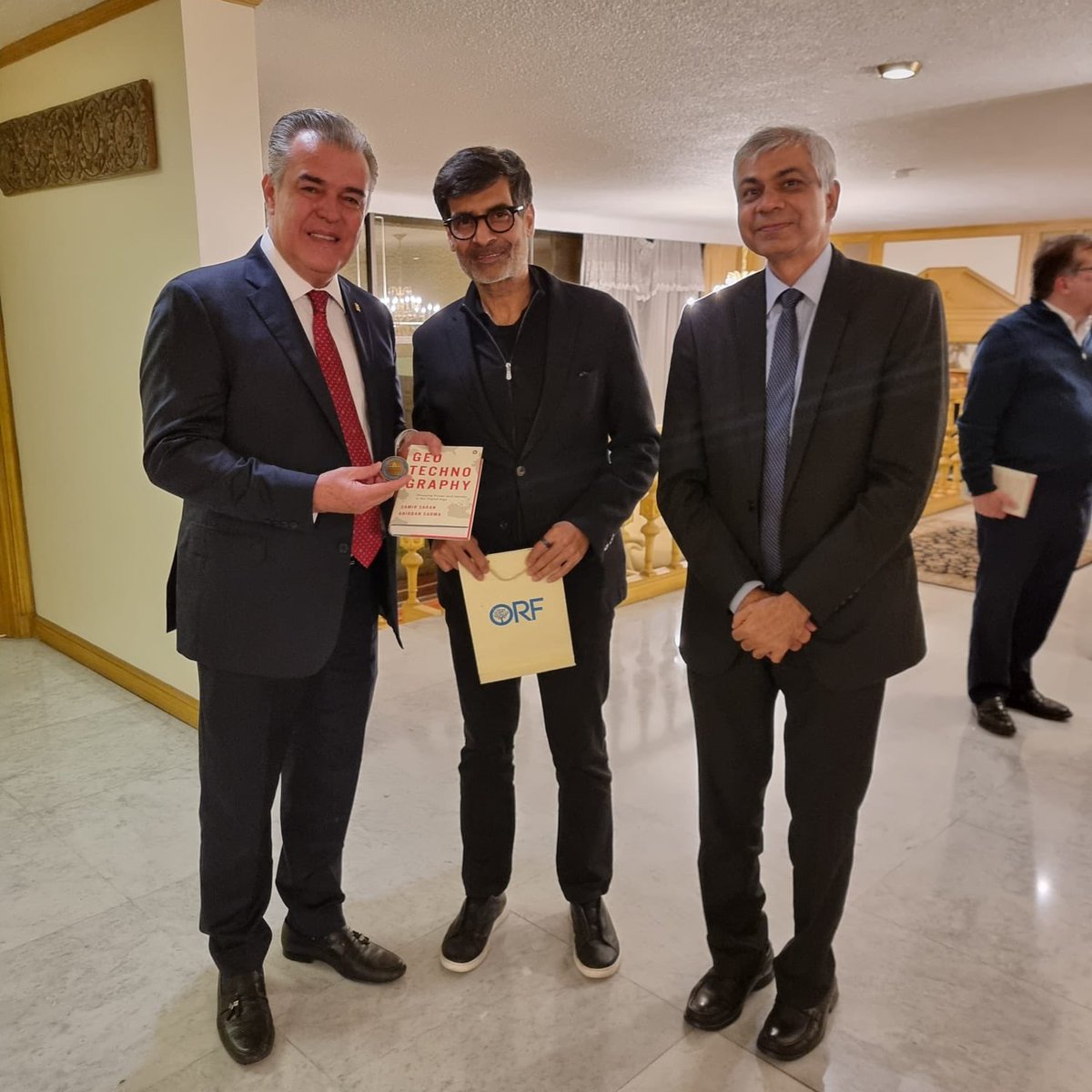Ambassador Pankaj Sharma hosted a dinner in honour of Dr. Samir Saran <a href="/samirsaran/">Samir Saran</a> , President of <a href="/orfonline/">ORF</a> with distinguished guests from Mexico’s political, academic, and business fields.

Discussions highlighted the growing 🇮🇳🤝🇲🇽 partnership and the upcoming first Raisina