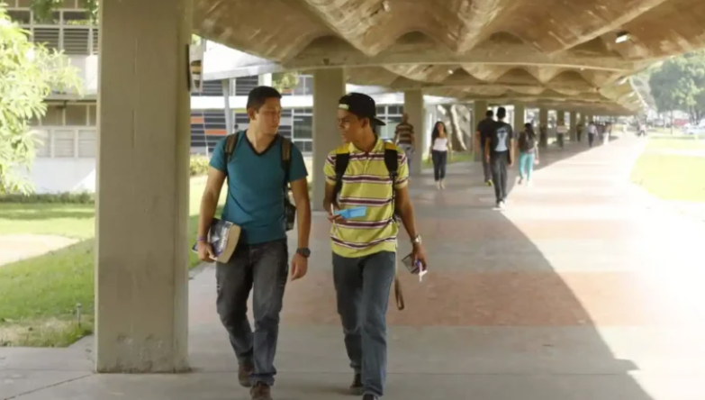 CaleidoHumano's tweet image. En agosto, bachilleres venezolanos sabrán si tienen cupo universitario: 

Se estima que el resultado final salga del balance entre el 60% de las notas que obtuvieron los aspirantes en bachillerato más el 40% de la prueba.
Vía: @EfectoCocuyo 
caleidohumano.org/en-agosto-bach…

#UCV #OPSU