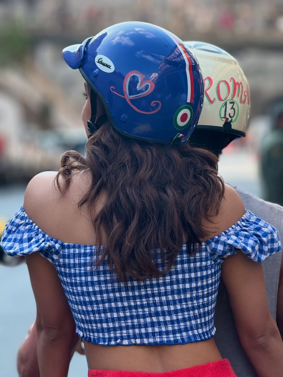 Just a girl riding with her crush &lt;3

 HAPPY BIRTHDAY KIARA ADVANI