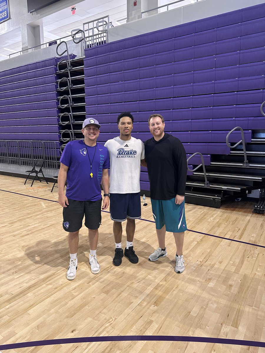Darrin Wallace (@coachdwallace24) on Twitter photo โฆโฆFormer โฆ<a href="/FSWBucsHoops/">FSW Bucs MBB</a>โฉ โฆ<a href="/jaehshon/">jaehshon22</a>โฉ is in the buildingโผ๏ธ#BucsFamily ๐ดโโ ๏ธ๐๐ดโฆ<a href="/DrakeBulldogsMB/">Drake Basketball</a>โฉ โฆโฆFormer โฆ<a href="/FSWBucsHoops/">FSW Bucs MBB</a>โฉ โฆ<a href="/jaehshon/">jaehshon22</a>โฉ is in the buildingโผ๏ธ#BucsFamily ๐ดโโ ๏ธ๐๐ดโฆ<a href="/DrakeBulldogsMB/">Drake Basketball</a>โฉ