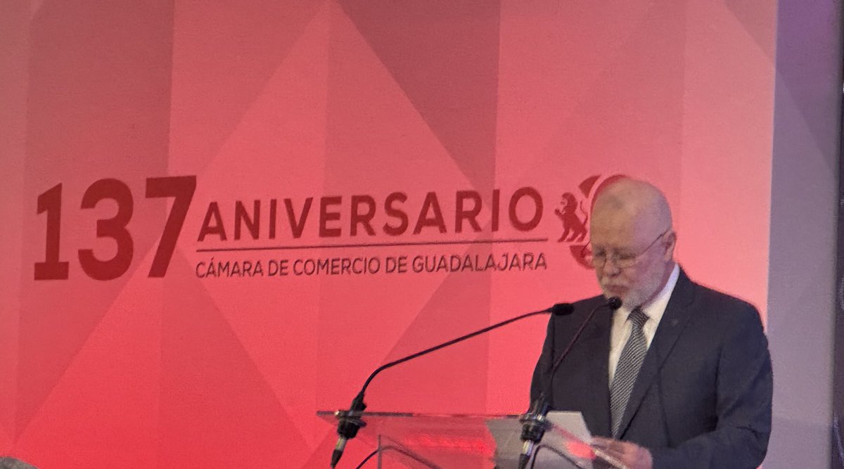 La #FIL recibe reconocimiento de la CANACO en su 137 aniversario. ⁦<a href="/Trino_Padilla/">Trino Padilla</a>⁩