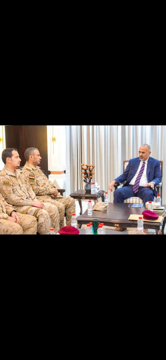 عودة الرئيس  #عيدروس_الزُبيدي واخذه الضؤ الأخضر من التحالف لإصلاح الاقتصاد بدأت معالمه تظهر الصرف يهبط 550 من 760 خلال أيام.
أين الأصوات الناعقه التي كانت تنهق ضد الإنتقالي لماذا لايظهرون اليوم ويذكرون مايقوم به القائد من عمل. ام أن دورهم الهدم فقط والتنظير في كيفيه أنها القضيه
