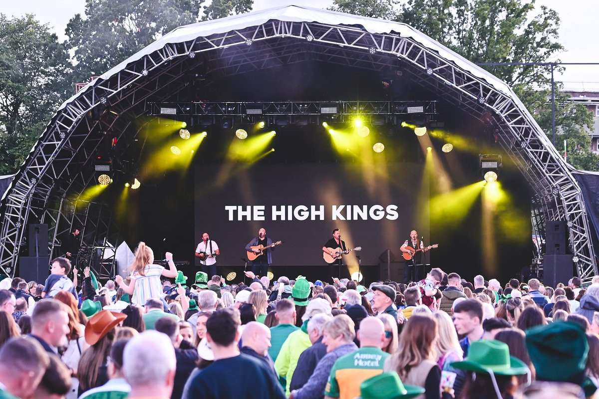 Visit Birmingham & West Midlands (@visit_bham) on Twitter photo Wondering what’s on this August? Here's some inspo:
🍴 <a href="/BRestaurantFest/">Birmingham Restaurant Festival</a>
🎭 Birmingham Weekender - <a href="/brumhippodrome/">Birmingham Hippodrome</a>
🏟️ UK Athletics Championships at <a href="/alex_stadium/">Alexander Stadium</a>
🍺 <a href="/gbbf/">The Great British Beer Festival</a>
⛳ British Masters at <a href="/TheBelfryHotel/">The Belfry Hotel & Resort</a>
🍀 Pairc Festival
🎵 <a href="/moseleyfolk/">Moseley Folk & Arts Festival</a>
More 👉 bit.ly/3IPlrD5 Wondering what’s on this August? Here's some inspo:
🍴 <a href="/BRestaurantFest/">Birmingham Restaurant Festival</a>
🎭 Birmingham Weekender - <a href="/brumhippodrome/">Birmingham Hippodrome</a>
🏟️ UK Athletics Championships at <a href="/alex_stadium/">Alexander Stadium</a>
🍺 <a href="/gbbf/">The Great British Beer Festival</a>
⛳ British Masters at <a href="/TheBelfryHotel/">The Belfry Hotel & Resort</a>
🍀 Pairc Festival
🎵 <a href="/moseleyfolk/">Moseley Folk & Arts Festival</a>
More 👉 bit.ly/3IPlrD5