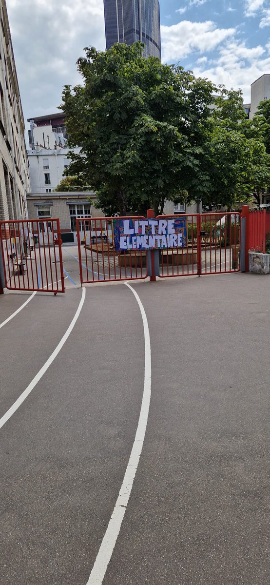 Au groupe scolaire Littré, qui accueille en tant que centre de loisirs de nombreux enfants du 6e…
Merci aux agents de la Direction des affaires scolaires et à ceux de la Caisse des Écoles de la <a href="/mairie6paris/">Mairie du 6ᵉ</a> qui assure la restauration!