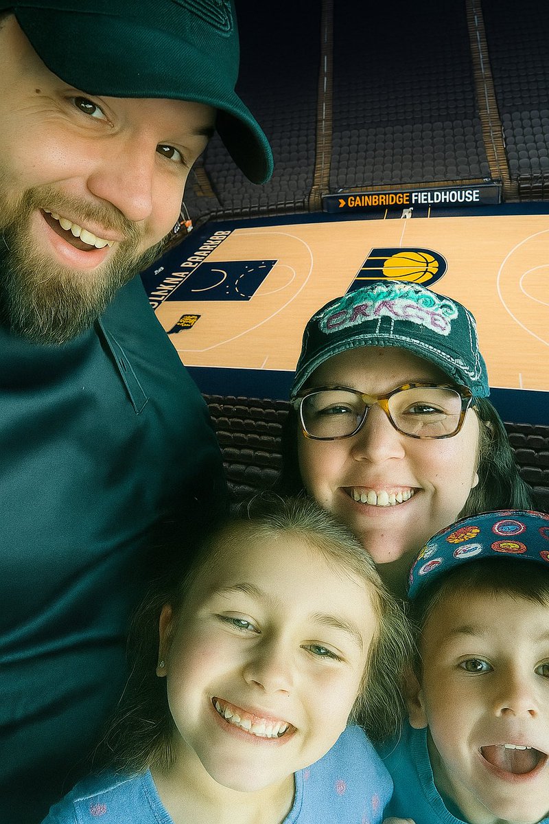 JoshWilmore's tweet photo. Hey @TyHaliburton22 my family drove 900 miles from Florida to Indy for the @DudePerfect Hero Tour 🏀 Any chance you’re going too? Would be amazing to see you if you’re around. We ❤️ you and the whole @Pacers and @IndianaFever squad! 🙌 #DudePerfect @GainbridgeFH https://t.co/4uPWCiwF79