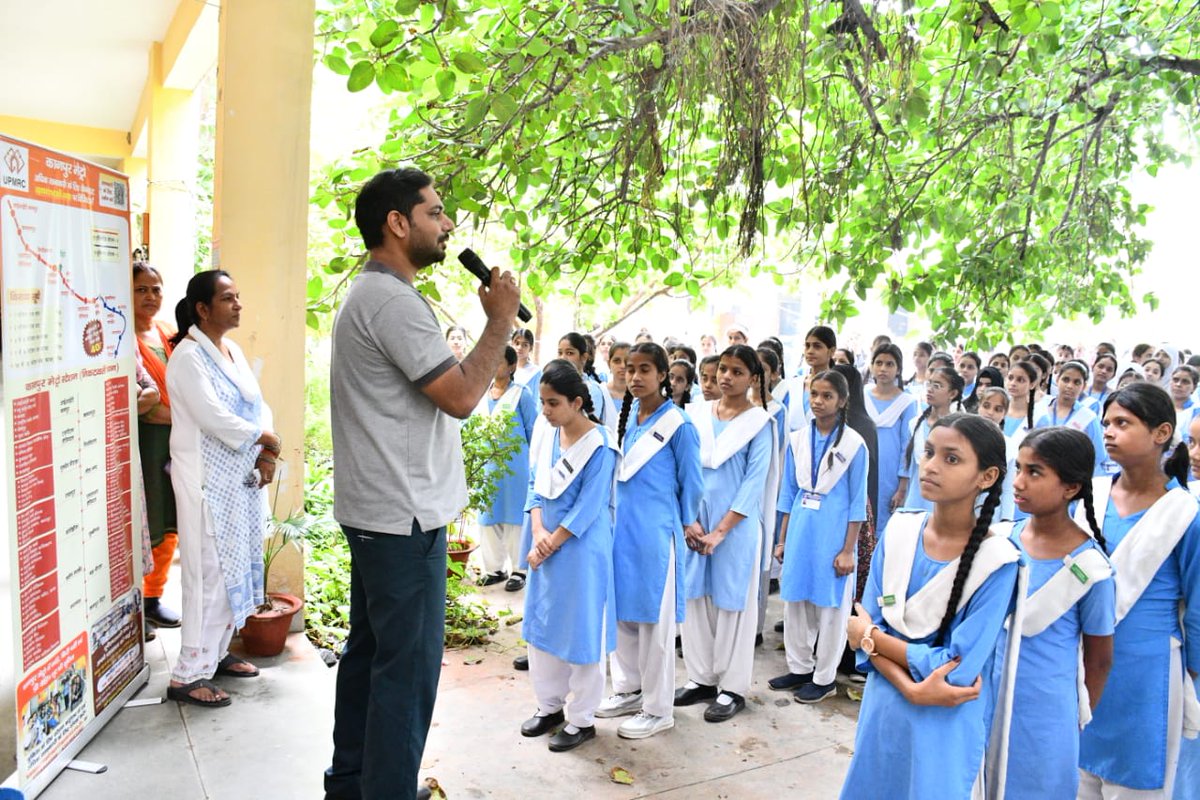 OfficialUPMetro's tweet image. कानपुर मेट्रो द्वारा GGIC चुन्नीगंज में छात्राओं के लिए जागरूकता सत्र आयोजित किया गया।

मेट्रो की सुविधाएं, पर्यावरणीय लाभ और #NCMC #GoSmart कार्ड की जानकारी साझा की गई।
#UPMRC द्वारा स्कूल-कॉलेजों में मेट्रो उपयोग को बढ़ावा देने हेतु चलाया जा रहा जागरूकता अभियान।

#KanpurMetro