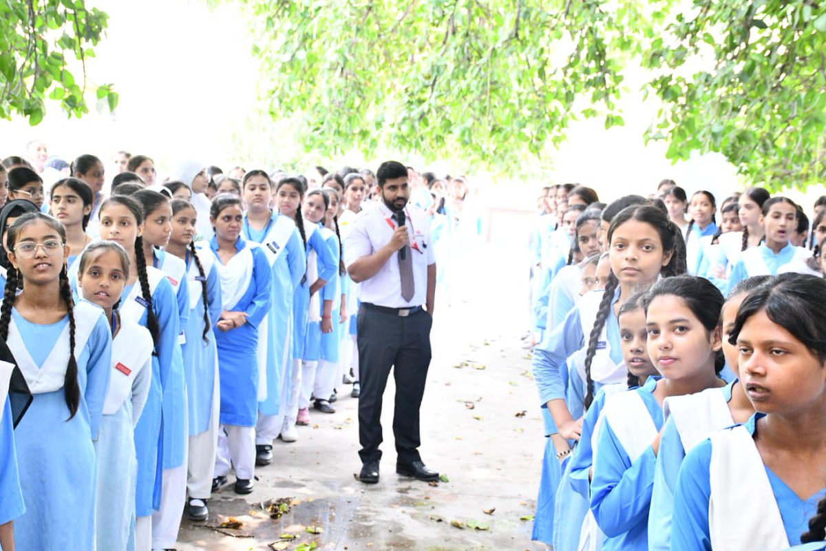 OfficialUPMetro's tweet image. कानपुर मेट्रो द्वारा GGIC चुन्नीगंज में छात्राओं के लिए जागरूकता सत्र आयोजित किया गया।

मेट्रो की सुविधाएं, पर्यावरणीय लाभ और #NCMC #GoSmart कार्ड की जानकारी साझा की गई।
#UPMRC द्वारा स्कूल-कॉलेजों में मेट्रो उपयोग को बढ़ावा देने हेतु चलाया जा रहा जागरूकता अभियान।

#KanpurMetro