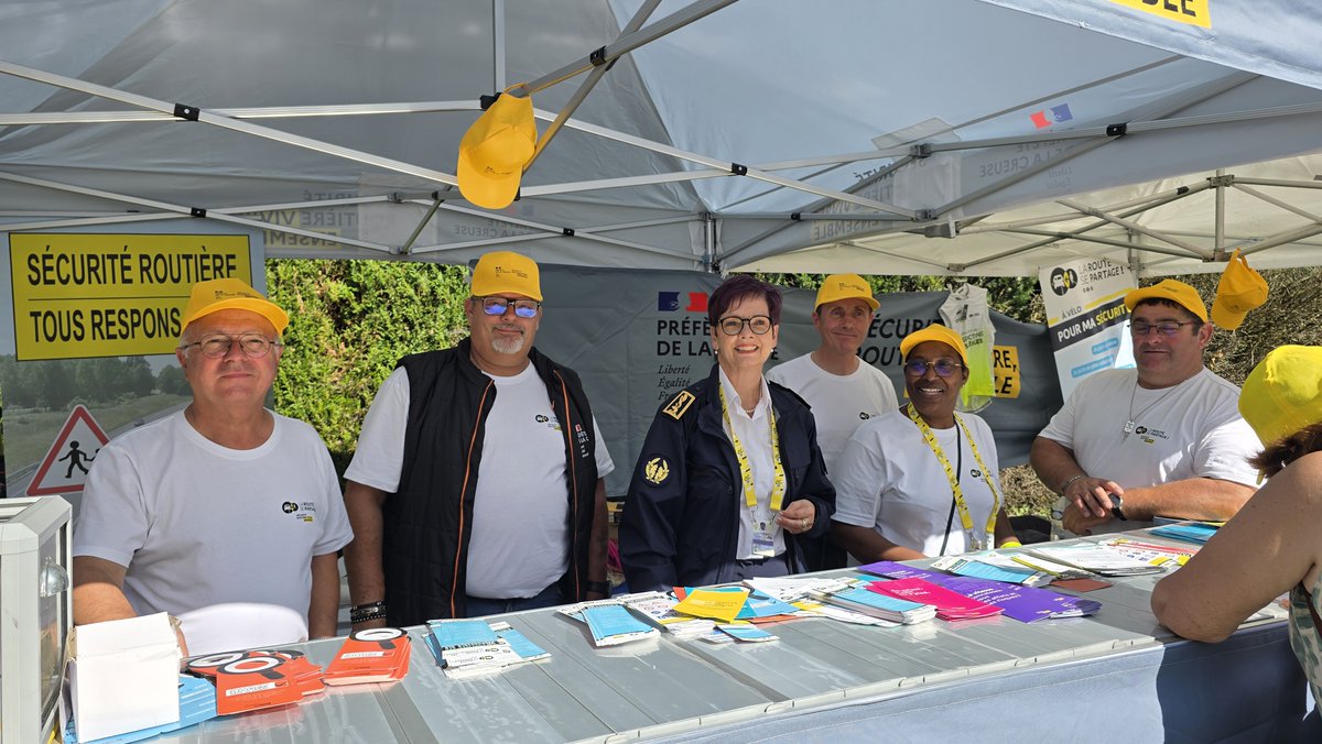 Prefet23's tweet photo. #TDFF2025| À l’occasion du passage en Creuse de la 5ème étape du @LeTourFemmes, la Mission Éducation et Sécurité Routière (MESR) de la #Pref23, accompagnée de 10 Intervenants Départementaux de Sécurité Routière (IDSR), a tenu un stand de sensibilisation à la #SécuritéRoutière. https://t.co/JIddI6o2Se