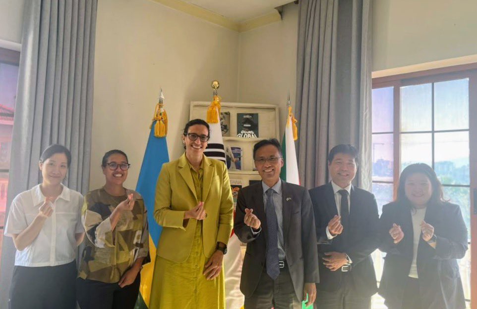 🇰🇷🇷🇼 Scaling green innovation together.

This afternoon, <a href="/GGGIAfrica/">GGGI_Africa</a>’s Regional Director, <a href="/KSyngellakis/">Katerina Syngellakis</a>, paid a courtesy visit to H.E. JEONG Woo Jin, Ambassador of <a href="/korea_rwanda/">Embassy of the Republic of Korea in Rwanda</a>, to express appreciation for Korea’s ongoing support in sustainable urban mobility and climate-smart