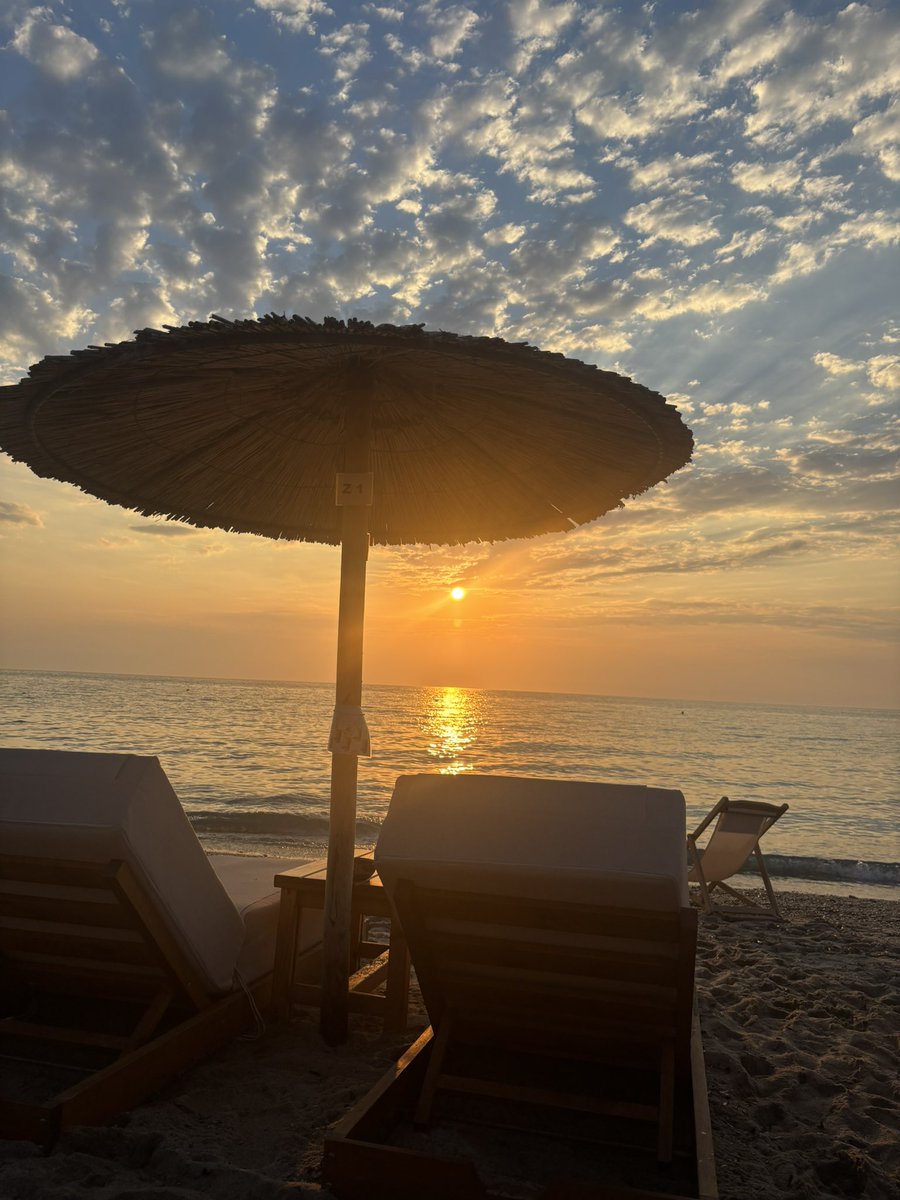 Watching the sunset,thinking about how everyone is gonna get humbled next year🌊