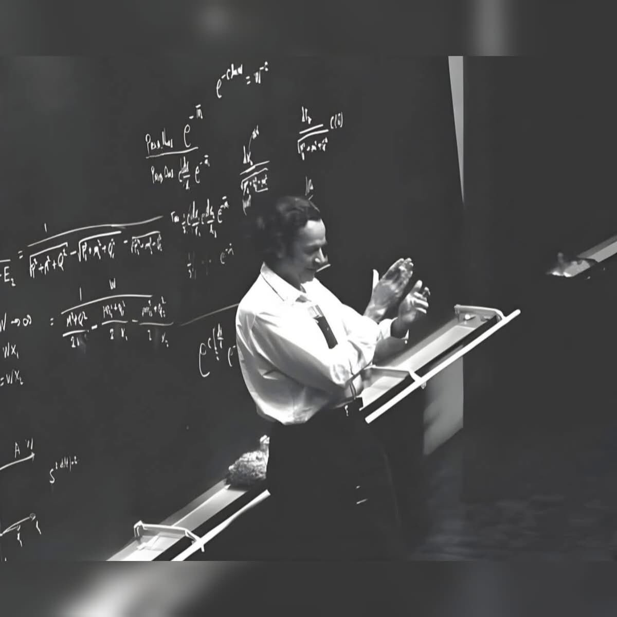 Le célèbre physicien Richard Feynman a un jour déclaré :

« Les élèves n’ont pas besoin d’un professeur parfait — ils ont besoin d’un professeur heureux. »
Et il avait raison.

Les élèves ne se souviennent pas de la perfection d’un enseignant.
Ils se souviennent de ce que cet