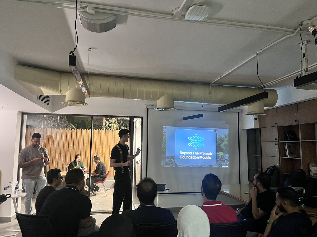 Let’s welcome our second talk of the day 🚀🚀