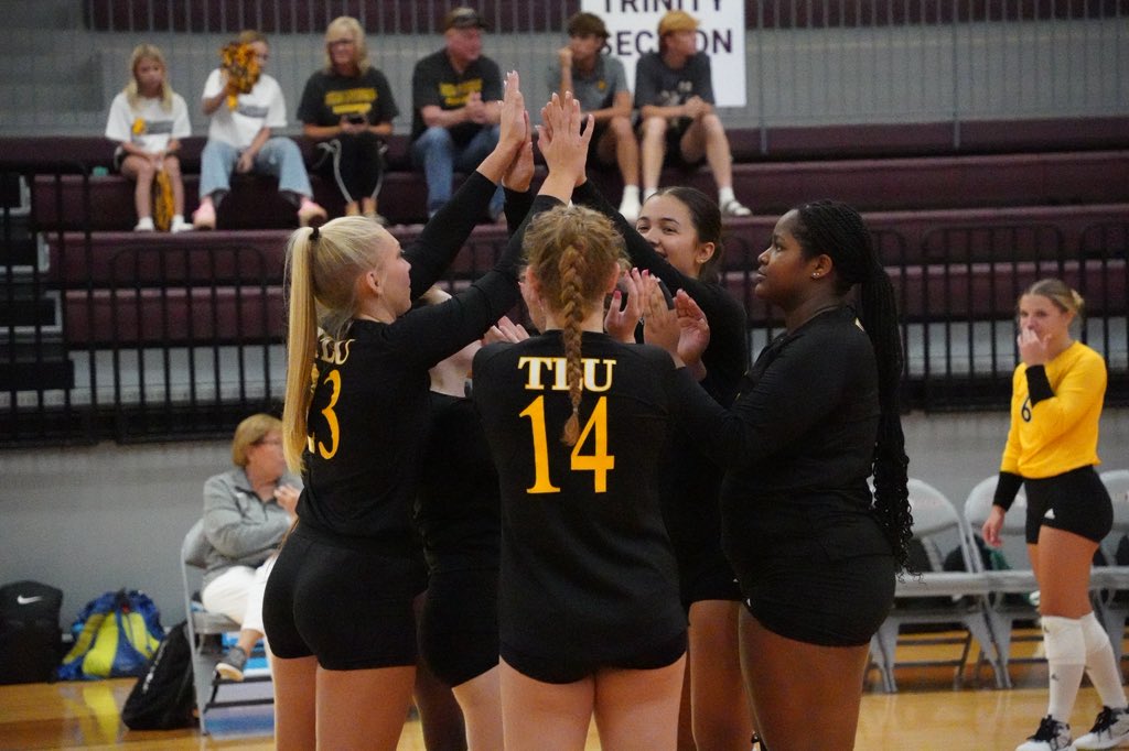 Countdown is on 🐶 

Officially less than one month from first serve in Washington

#TooLiveU | #PupsUp