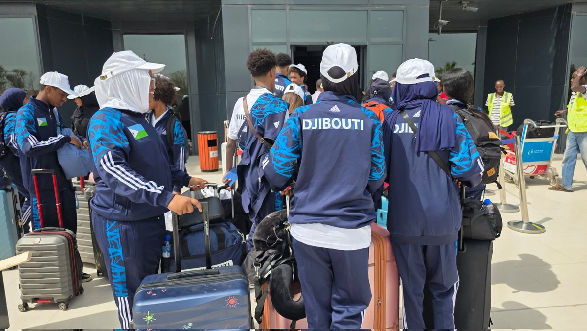 hibo_dr's tweet photo. Top départ de la délégation #djiboutienne qui participe aux #13èmes jeux de la  #CJSOI. Destination #Seychelles ! Objectif : une bonne récolte de 🏅 médailles et une participation exemplaire ! Bonne chance à tous nos jeunes ! Go ! 🇩🇯 https://t.co/C4Yd5cSRFx