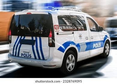 Doktorun promosyonuna ambulans alınmıyor.
Öğretmenin promosyonuna kalem, silgi alınmıyor.
Polisin promosyonu neden ekip aracı için kesiliyor?

Cevap basit: Çünkü hâlâ ses çıkarmıyoruz.

 #EmniYETİM