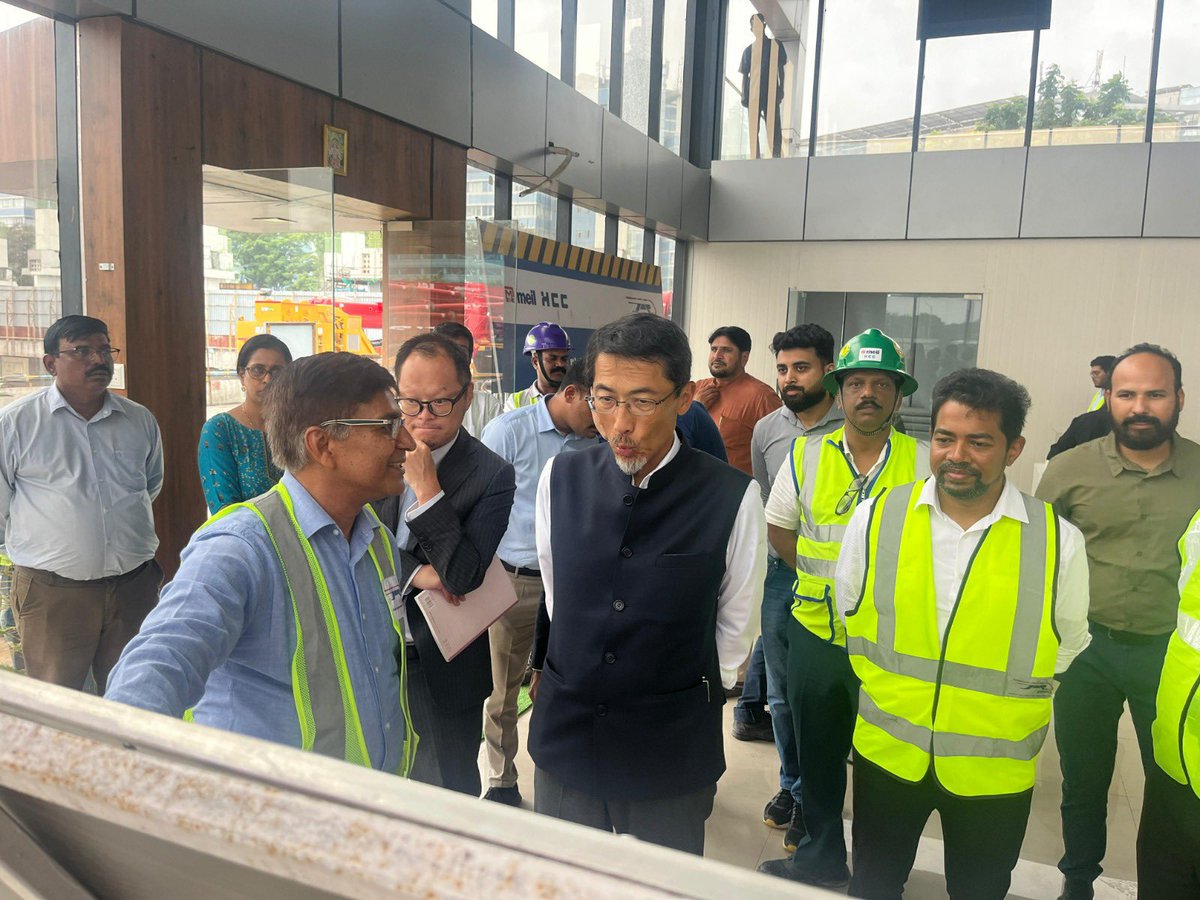 Inspired by the steady progress at BKC Mumbai Station. The team's consistent efforts despite the rainy season are truly commendable.👏