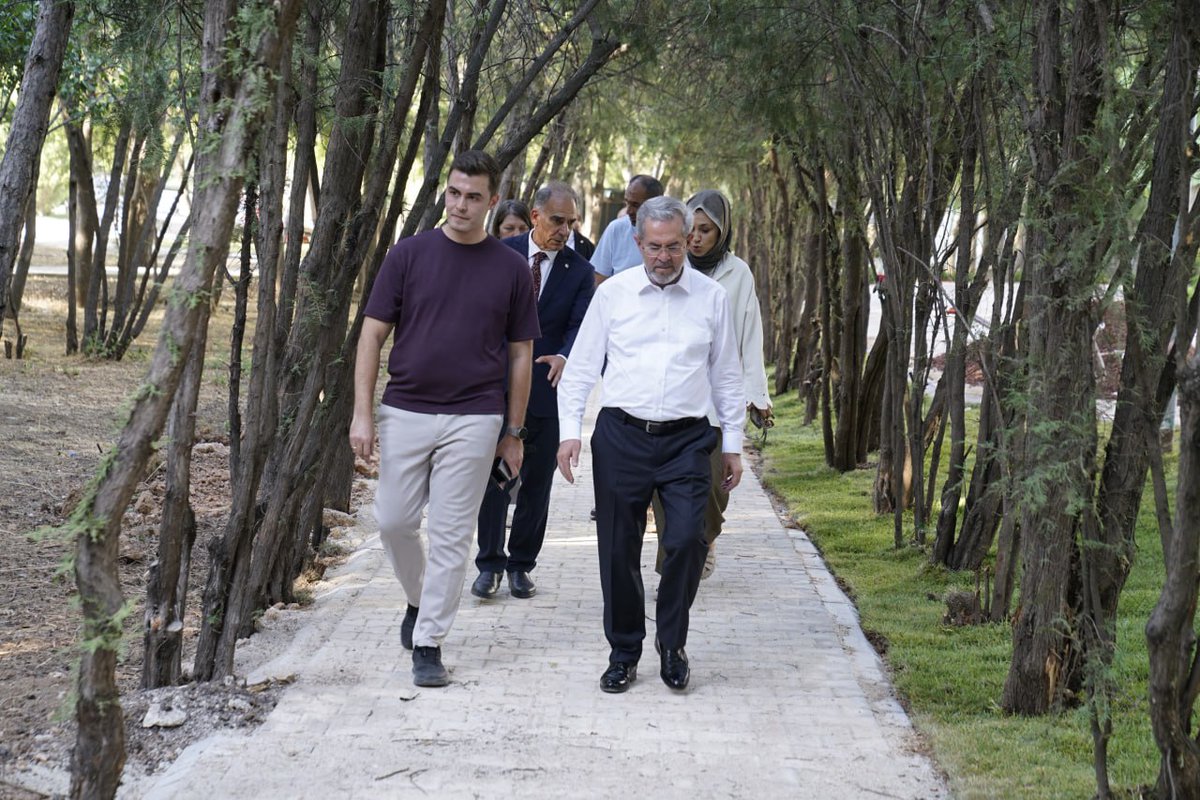 Güneş Meydanının ardından Beşevler Yerleşkemizde kısa bir gezi gerçekleştirerek birimlerimizi ziyaret ettik.