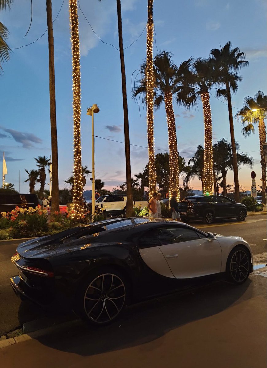 HansDampf (@schweizok2) on Twitter photo Gesehen in Cannes 🇫🇷
Bugatti mit Begleitfahrzeug… 
👇
Liebe Twitter-Freunde bzw. X-Follower 😀👋
Ich weiß…
Mein Leben ist sehr speziell. 
Klar weiß ich, das meine Fotos sehr viele von euch aufregen. 
Denkt bitte immer daran…
👇
Ich leite ein Unternehmen. 
Das Unternehmen Gesehen in Cannes 🇫🇷
Bugatti mit Begleitfahrzeug… 
👇
Liebe Twitter-Freunde bzw. X-Follower 😀👋
Ich weiß…
Mein Leben ist sehr speziell. 
Klar weiß ich, das meine Fotos sehr viele von euch aufregen. 
Denkt bitte immer daran…
👇
Ich leite ein Unternehmen. 
Das Unternehmen