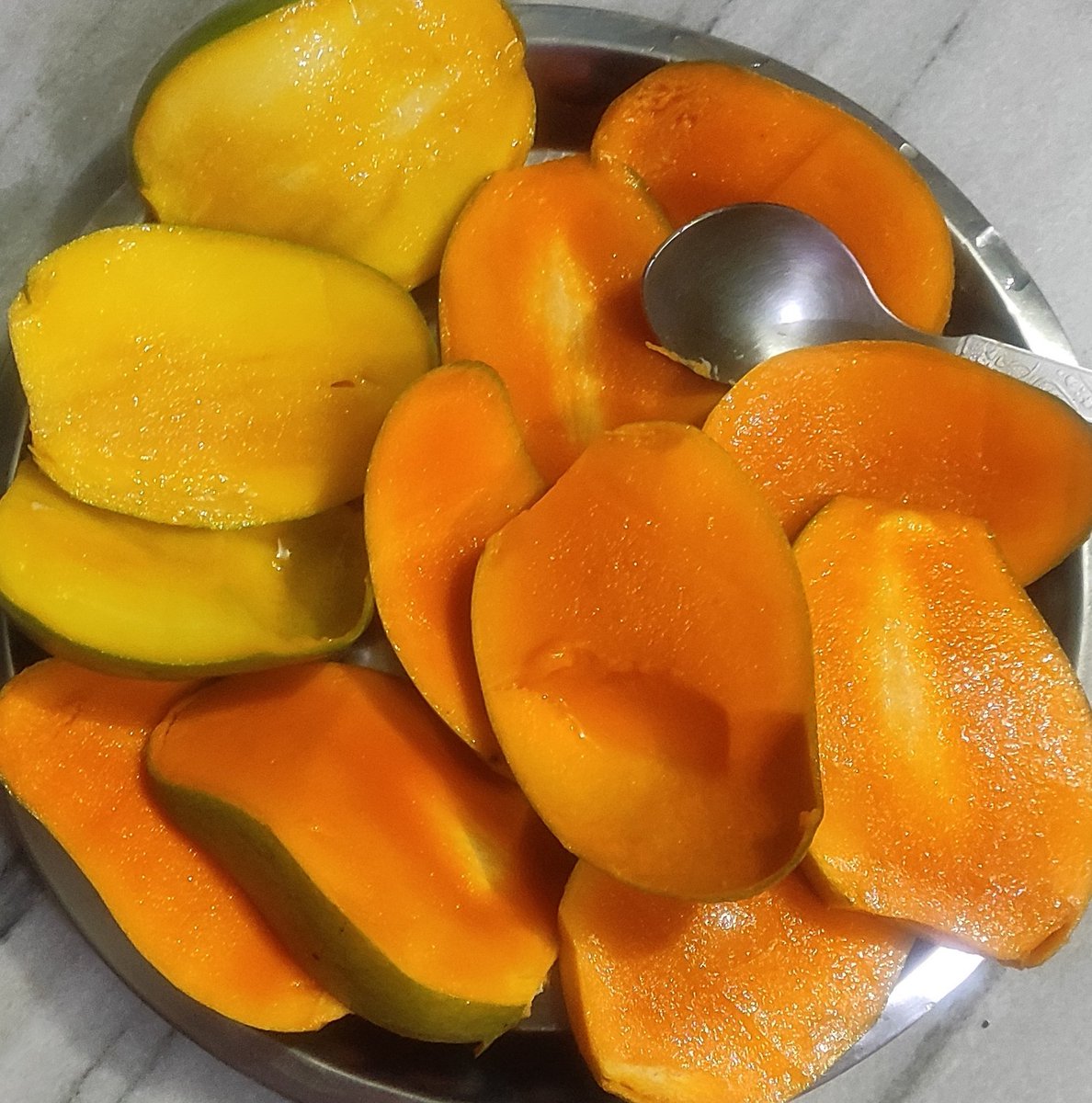 किसी को चाहिए क्या ? 😍❤️😋