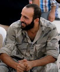 عبد القادر الصالح حذائه يساوي رأس  أكبر علوي بها البلد من أحمد قرفيص لحيدر عبود لصالح العلي 
حتى أصغر واحد فيهم
وإذا سجنتني الحكومة 
وصيت الأخوة يخبروا وزير الأوقاف يتوسطلي ومحدا أحسن من حدا