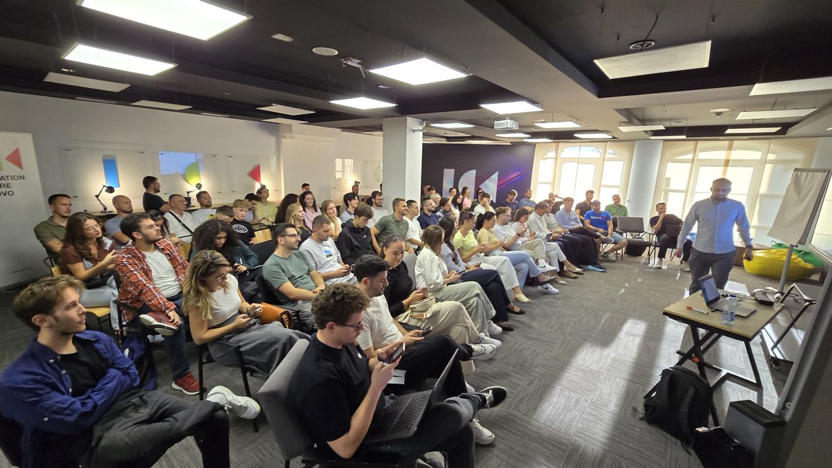 Shpend_Lila's tweet image. Happening now: full house #DataMeetup @ICKosovo 💥