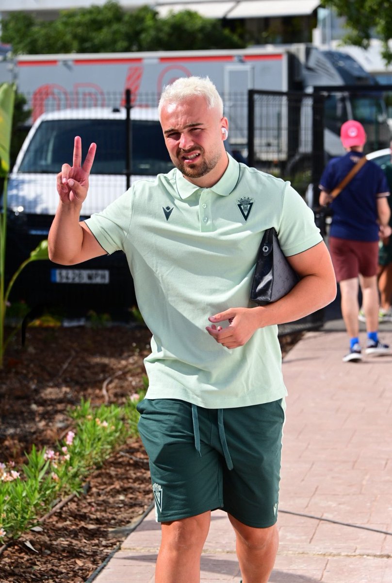 Me tiño el pelo:
Por quién cree que es ///// Por quién es