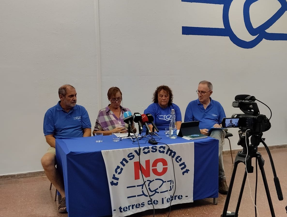 Defensa de l'Ebre (@pde) on Twitter photo 🌡️La nuclear d'Ascó escalfa l'Ebre per sobre dels límits de manera reiterada.
🎙️ Els ecologistes i la PDE reclamen que s'aturi a l'estiu per la incapacitat de refrigerar l'aigua que retorna al riu.
🔗 naciodigital.cat/impacte/energi…
<a href="/naciodigital/">NacióDigital</a> <a href="/arnauurgell/">Arnau Urgell i Vidal</a> 🌡️La nuclear d'Ascó escalfa l'Ebre per sobre dels límits de manera reiterada.
🎙️ Els ecologistes i la PDE reclamen que s'aturi a l'estiu per la incapacitat de refrigerar l'aigua que retorna al riu.
🔗 naciodigital.cat/impacte/energi…
<a href="/naciodigital/">NacióDigital</a> <a href="/arnauurgell/">Arnau Urgell i Vidal</a>