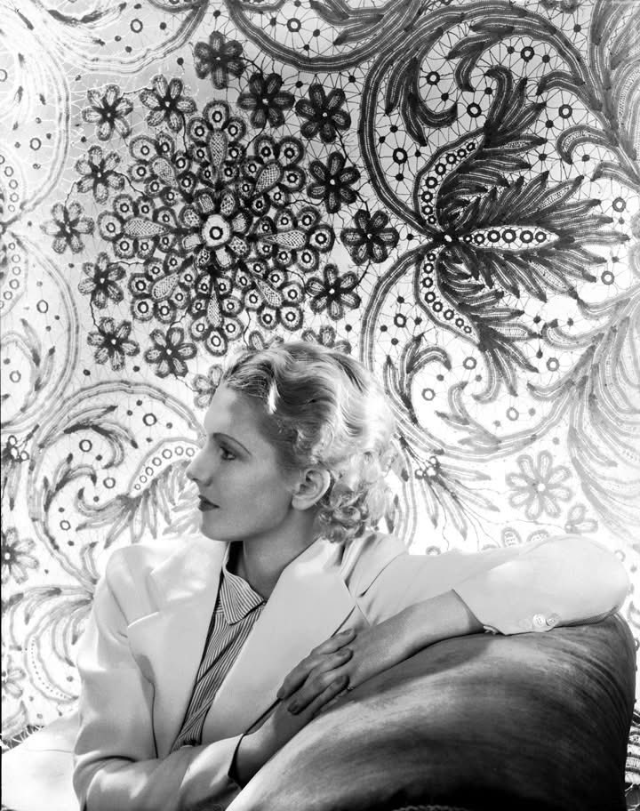 "If people don't like your work, all the still pictures in the world can't help you and nothing written about you, even oceans of it, will make you popular."-- Jean Arthur 

#JeanArthur