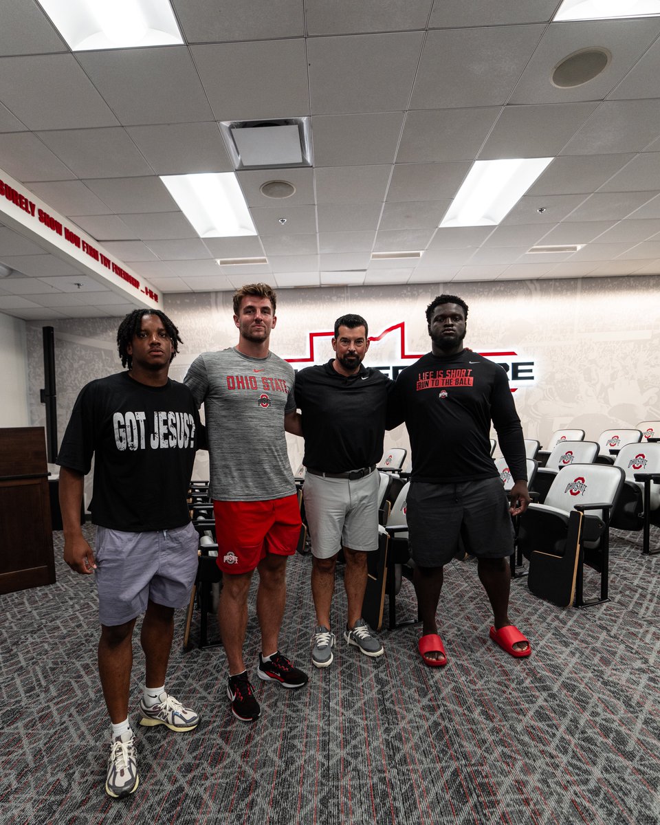 OhioStateFB's tweet image. Week 🎱 Dudes of the Week 😤
    
🌰 @m4klare 
🌰 @bryvonny 
🌰 @AhmedToun06